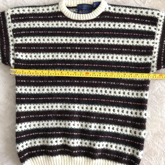 Vintage Shetland Wool Fair Isle Sweater | Made in Hong Kong - Picture 12 of 15
